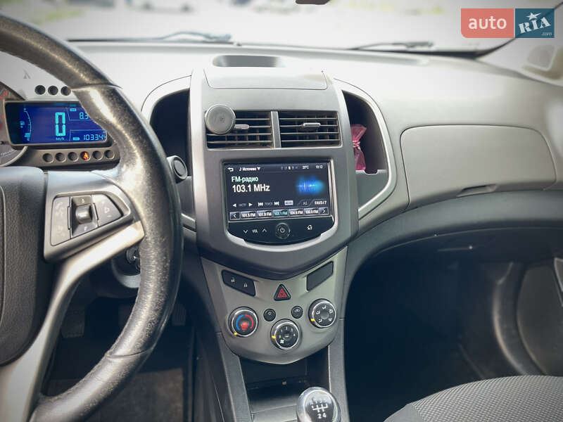 Седан Chevrolet Aveo 2012 в Киеве