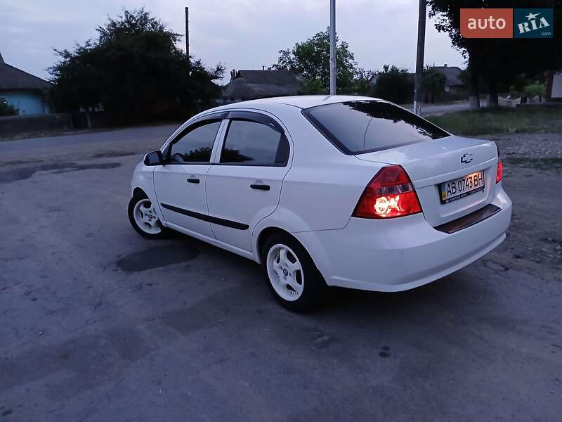 Седан Chevrolet Aveo 2009 в Черновцах