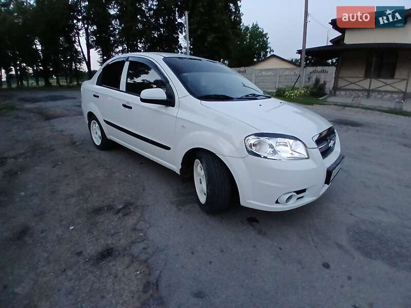 Седан Chevrolet Aveo 2009 в Черновцах