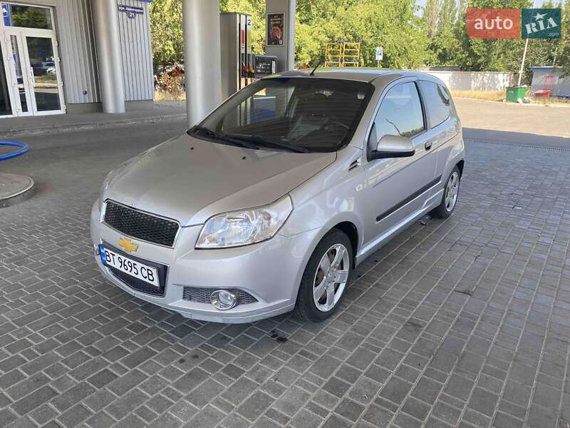 Хэтчбек Chevrolet Aveo 2011 в 
