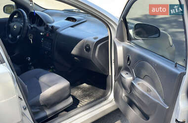 Хэтчбек Chevrolet Aveo 2006 в 