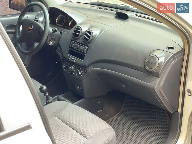 Седан Chevrolet Aveo 2008 в Чернівцях