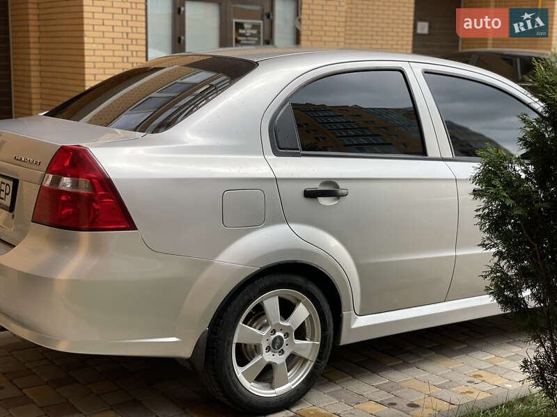 Седан Chevrolet Aveo 2008 в Чернівцях