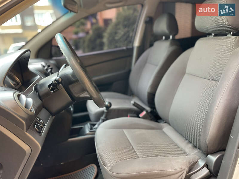 Седан Chevrolet Aveo 2008 в Чернівцях