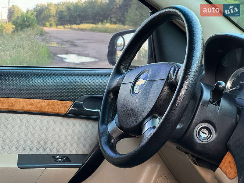 Седан Chevrolet Aveo 2009 в Охтирці