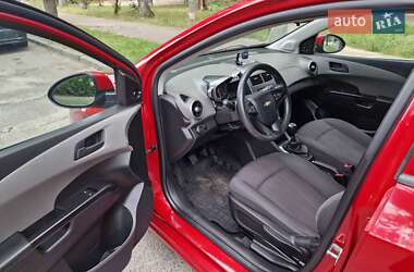 Хэтчбек Chevrolet Aveo 2011 в 