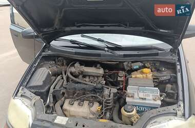 Хэтчбек Chevrolet Aveo 2005 в Житомире