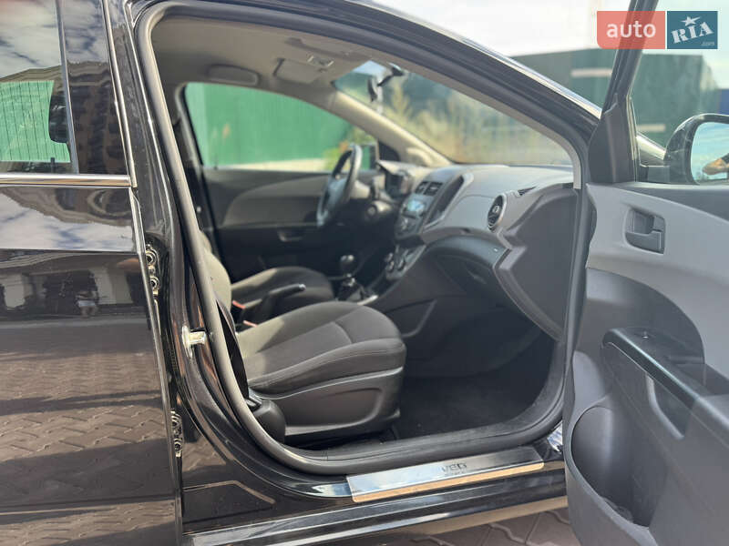 Хетчбек Chevrolet Aveo 2012 в Києві