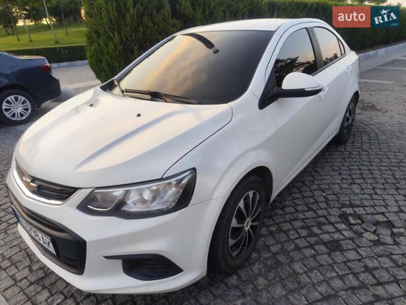 Седан Chevrolet Aveo 2017 в Дніпрі