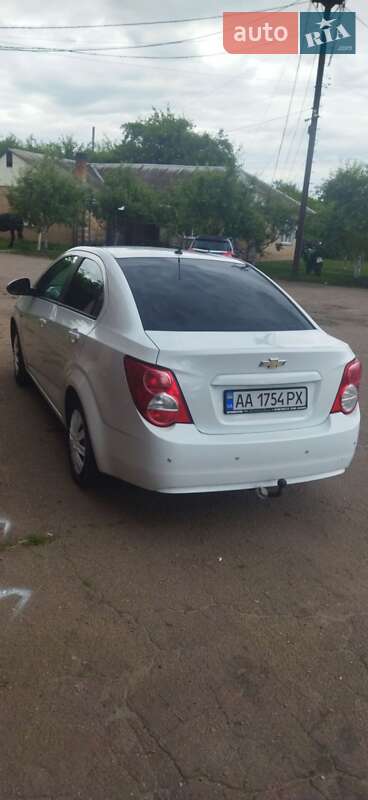 Седан Chevrolet Aveo 2012 в Золотоноше