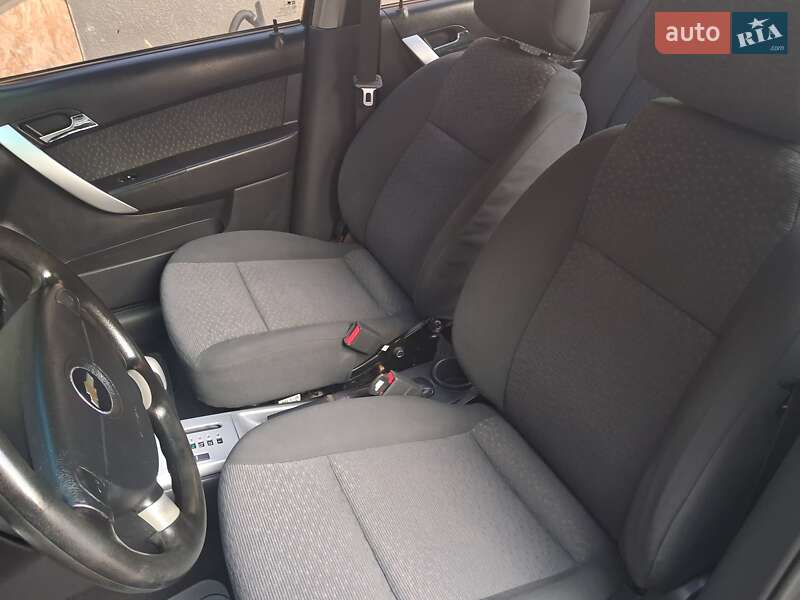 Седан Chevrolet Aveo 2011 в Черновцах