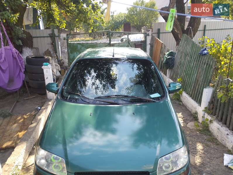 Седан Chevrolet Aveo 2005 в Днепре