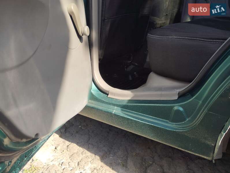 Седан Chevrolet Aveo 2005 в Днепре