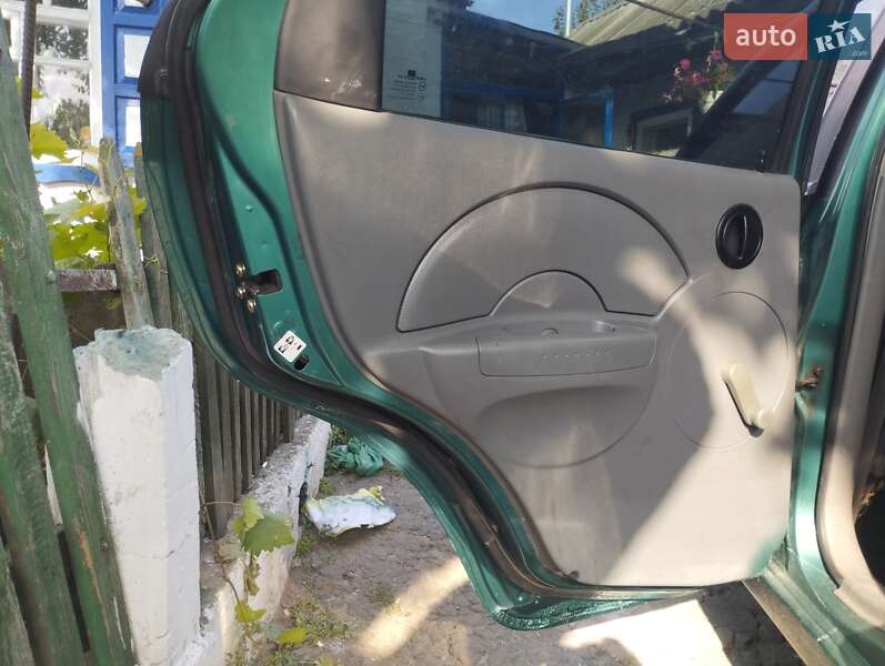 Седан Chevrolet Aveo 2005 в Днепре