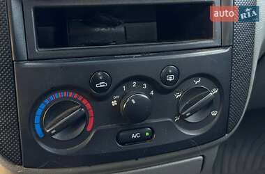 Хэтчбек Chevrolet Aveo 2005 в 