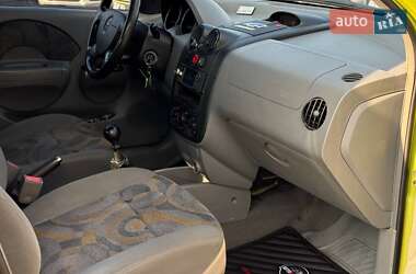 Хэтчбек Chevrolet Aveo 2005 в 