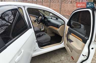 Седан Chevrolet Aveo 2008 в Кривом Роге