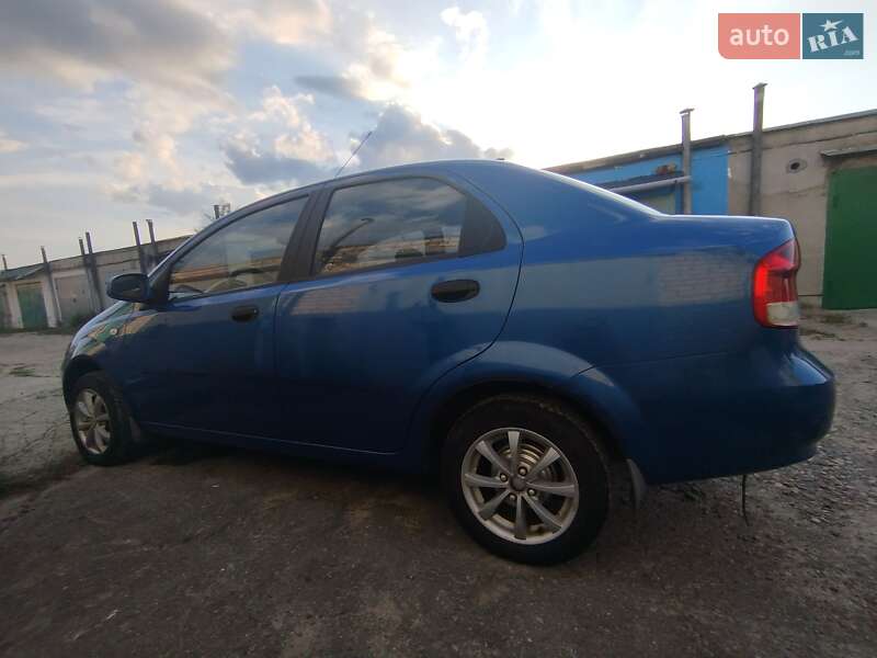 Седан Chevrolet Aveo 2006 в Вараші