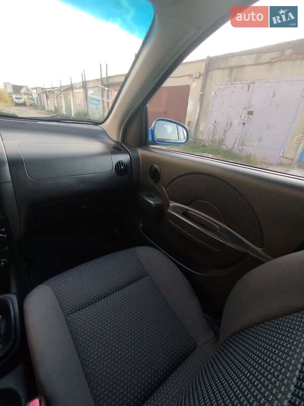 Седан Chevrolet Aveo 2006 в Вараші