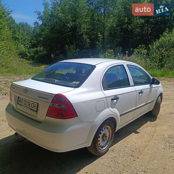 Седан Chevrolet Aveo 2011 в Мукачевому