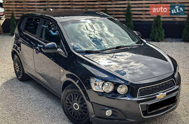Хэтчбек Chevrolet Aveo 2011 в 