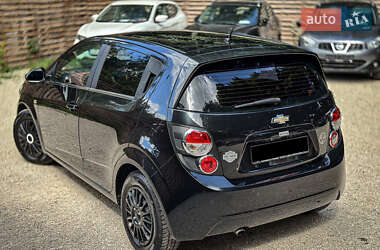 Хэтчбек Chevrolet Aveo 2011 в 