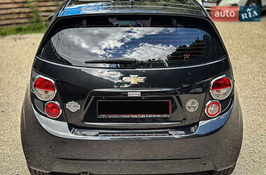 Хэтчбек Chevrolet Aveo 2011 в 