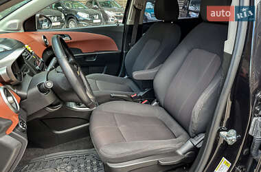 Хэтчбек Chevrolet Aveo 2011 в 