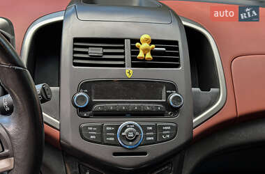 Хэтчбек Chevrolet Aveo 2011 в 