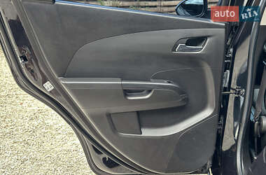 Хэтчбек Chevrolet Aveo 2011 в 