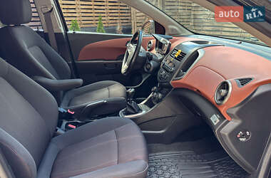Хэтчбек Chevrolet Aveo 2011 в 
