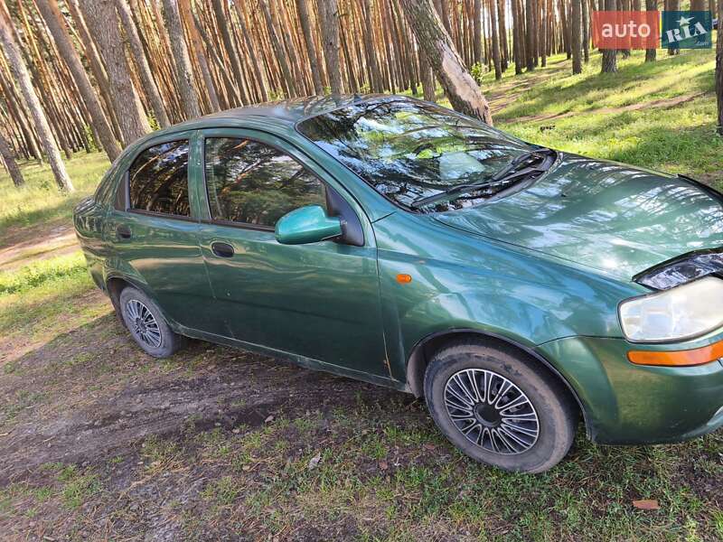 Седан Chevrolet Aveo 2004 в Сумах