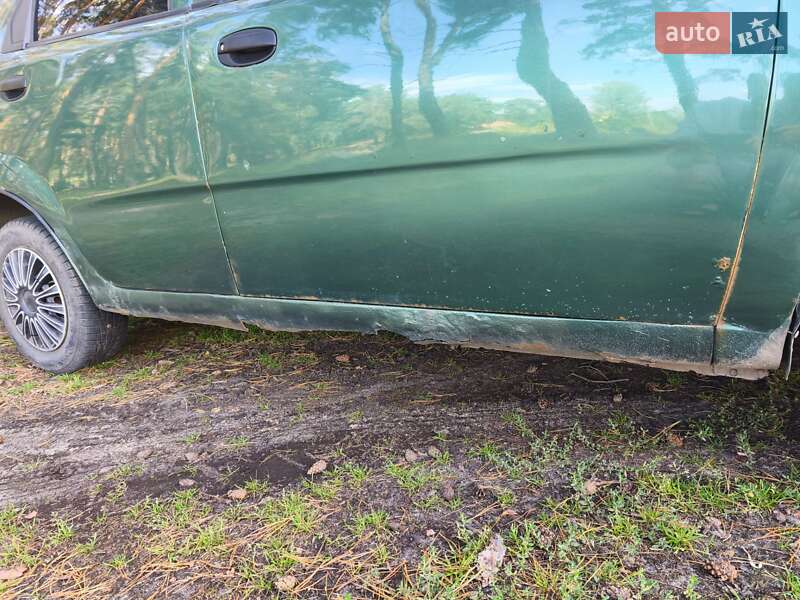 Седан Chevrolet Aveo 2004 в Сумах