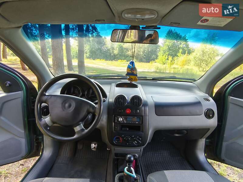 Седан Chevrolet Aveo 2004 в Сумах