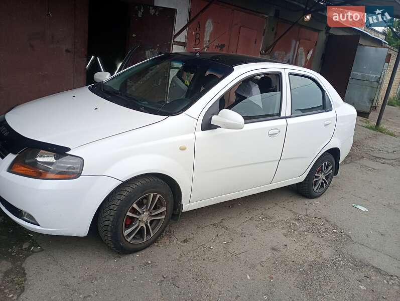 Седан Chevrolet Aveo 2006 в Киеве