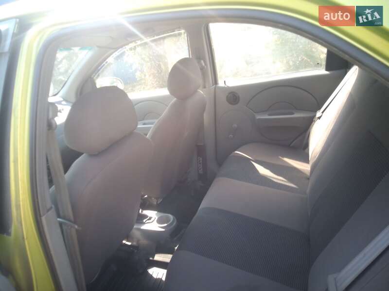 Седан Chevrolet Aveo 2005 в Чугуєві