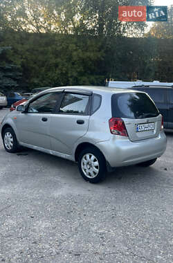 Хэтчбек Chevrolet Aveo 2005 в 