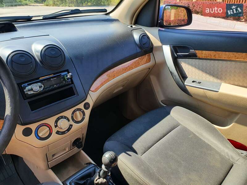 Седан Chevrolet Aveo 2008 в Днепре