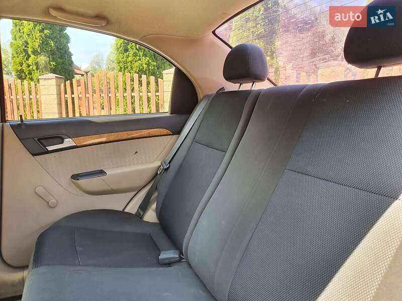 Седан Chevrolet Aveo 2008 в Днепре