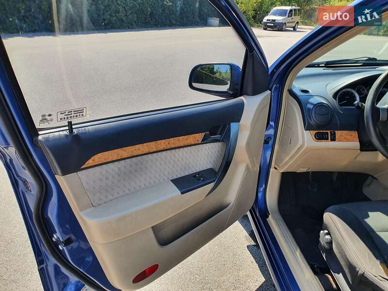 Седан Chevrolet Aveo 2008 в Днепре
