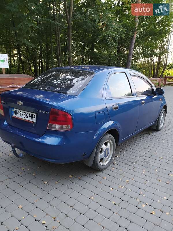 Седан Chevrolet Aveo 2004 в Лугинах