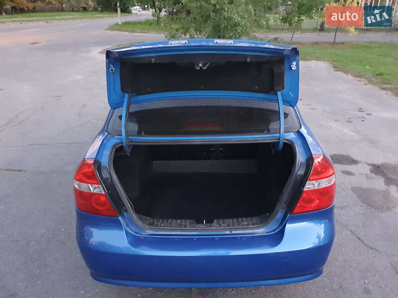 Седан Chevrolet Aveo 2006 в Кременчуге