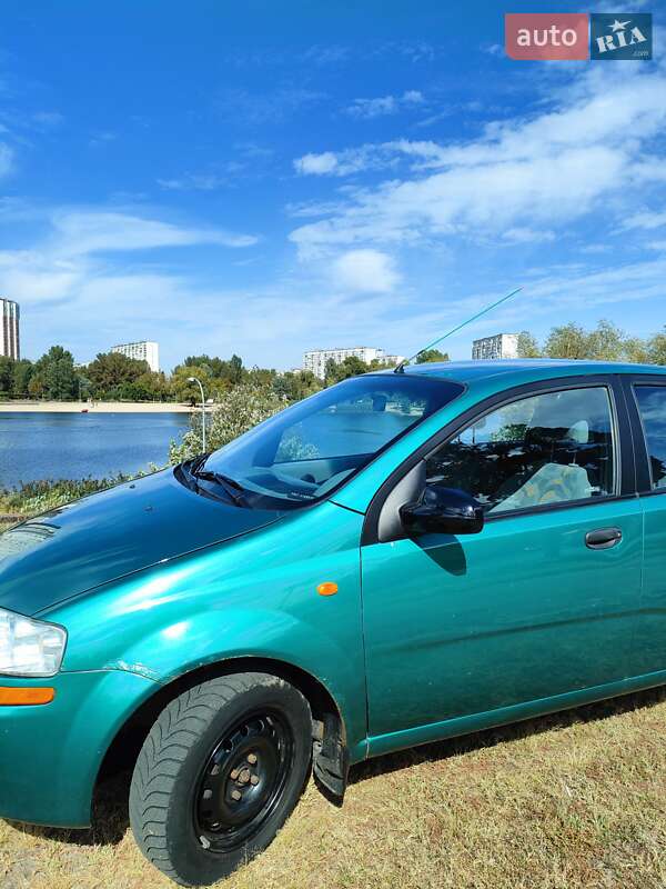 Хэтчбек Chevrolet Aveo 2004 в Киеве