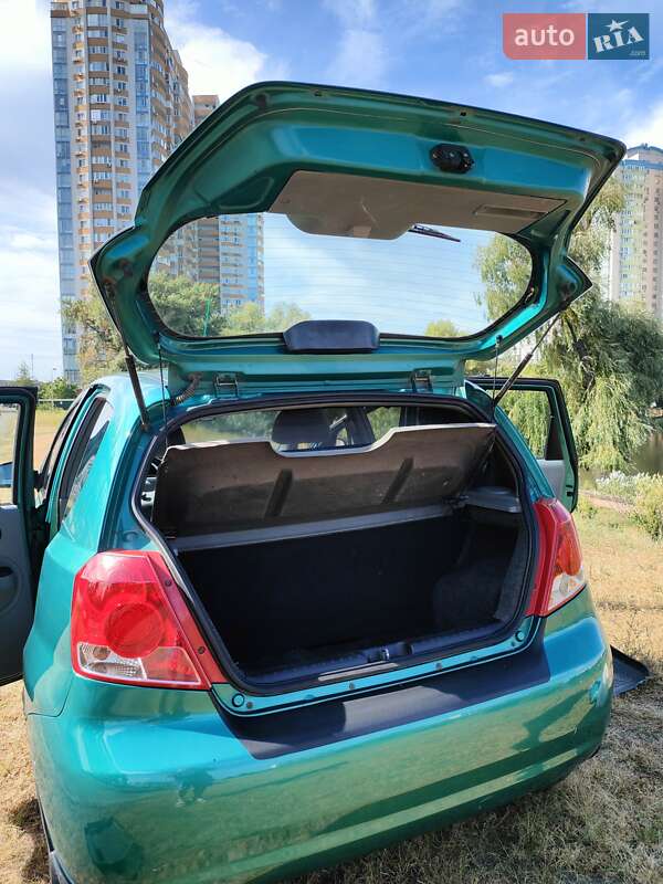 Хэтчбек Chevrolet Aveo 2004 в Киеве