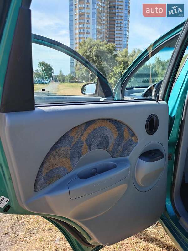 Хэтчбек Chevrolet Aveo 2004 в Киеве