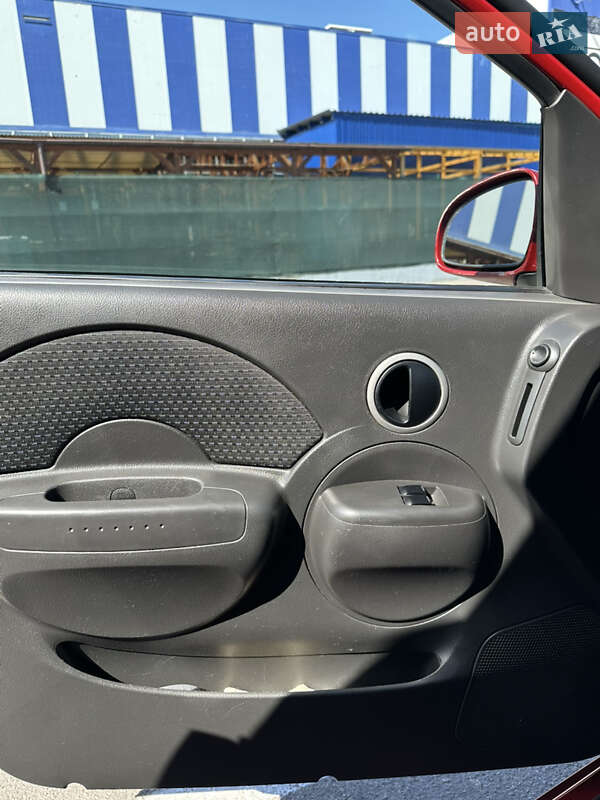Хэтчбек Chevrolet Aveo 2006 в Запорожье
