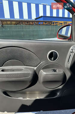 Хэтчбек Chevrolet Aveo 2006 в 
