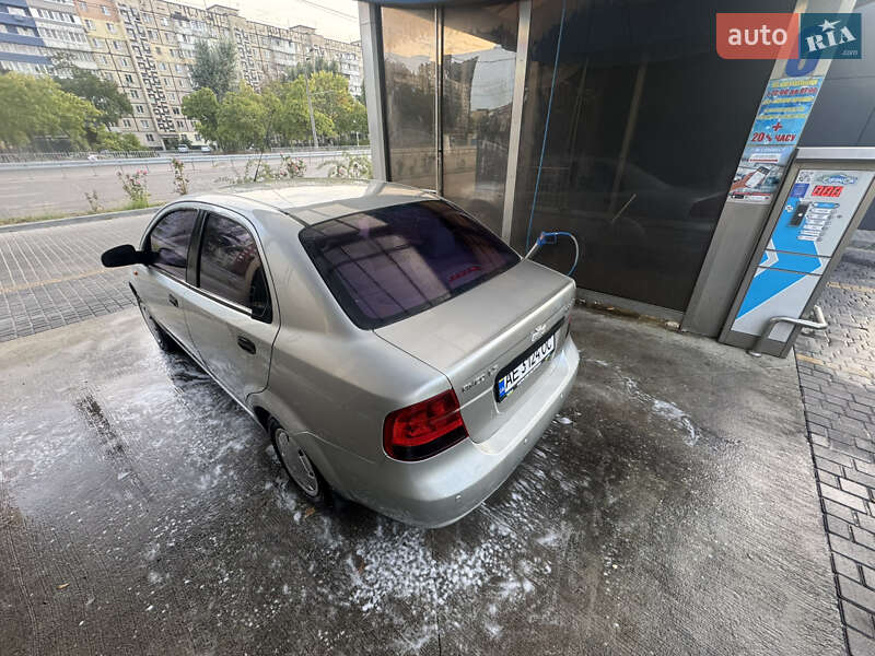 Седан Chevrolet Aveo 2005 в Днепре
