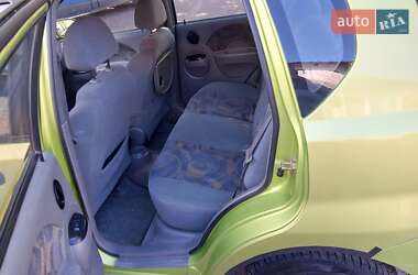 Хэтчбек Chevrolet Aveo 2005 в 