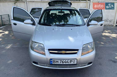 Хэтчбек Chevrolet Aveo 2008 в 
